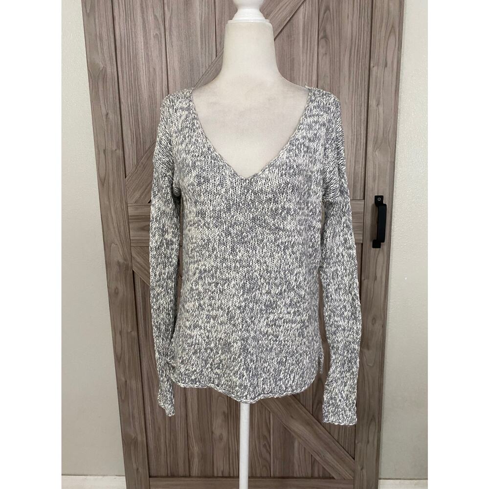 Talula Small V-neck gray and white cableknit sweater